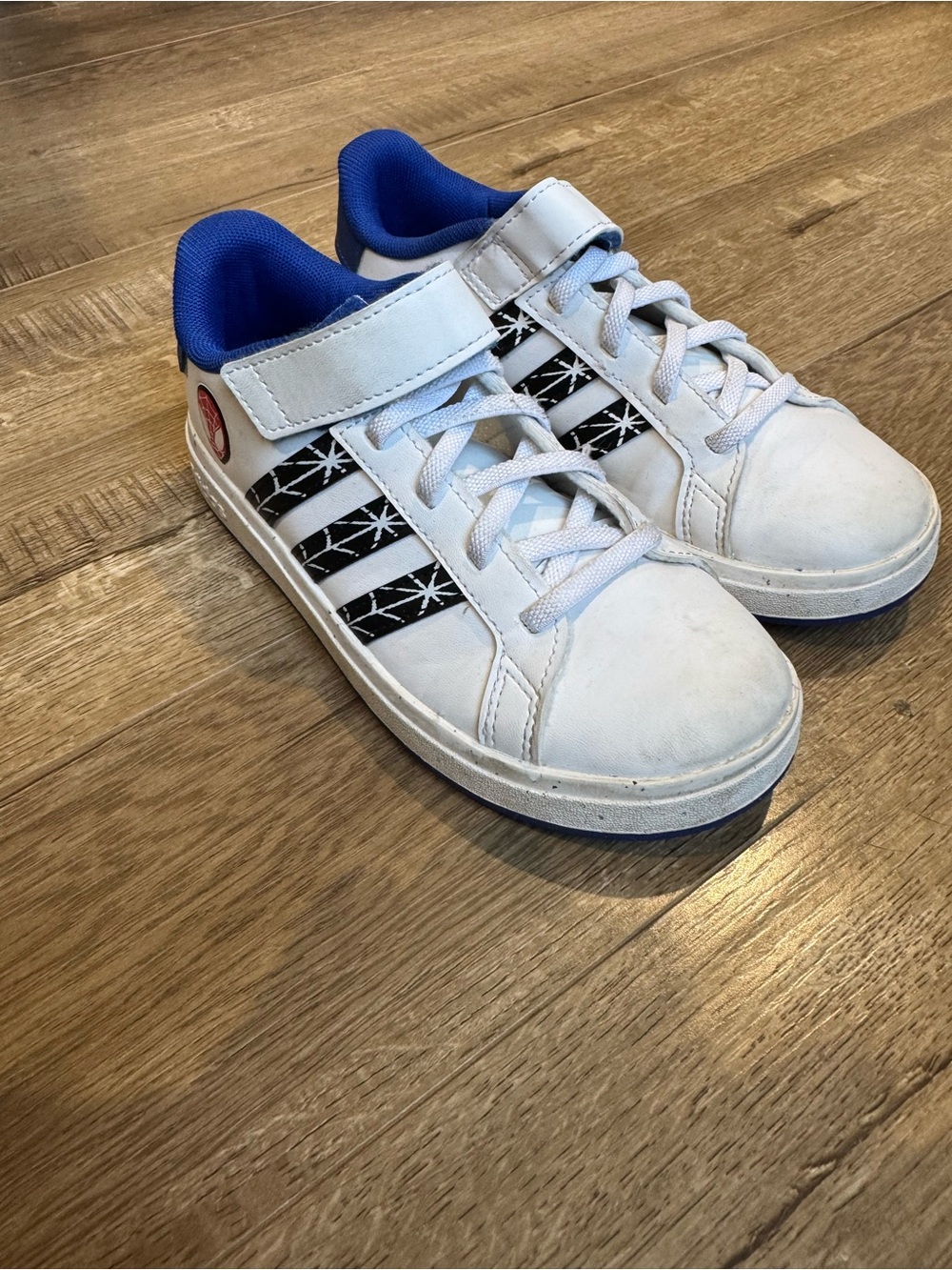 HTF Adidas Grand Court Strap Marvel Spider-Man Spiderman White Size 1 VGUC